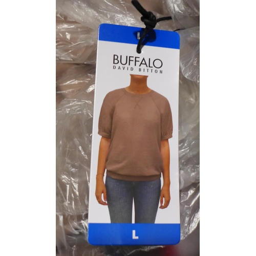 3132 - Bag of mixed sized brown buffalo ladies tops