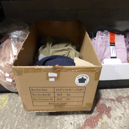 3174 - Small box of mens jogging bottoms (inc Puma/mixed sizes)