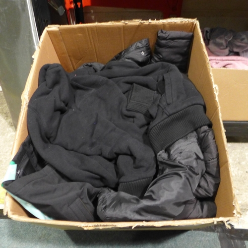 3179 - Box of mixed sized mens coats/jackets/gillets