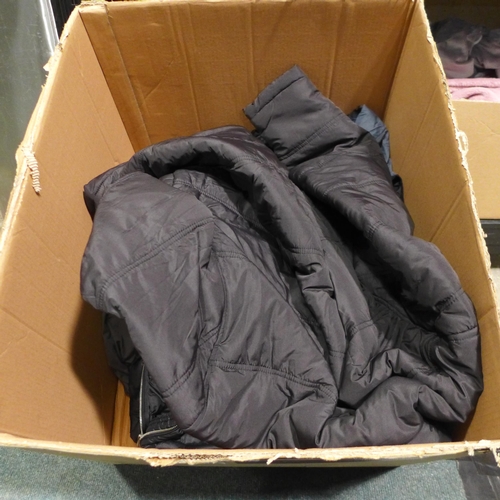 3179 - Box of mixed sized mens coats/jackets/gillets