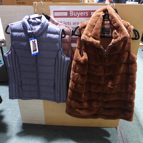 3189 - 4 mixed sized/mixed style ladies gilets