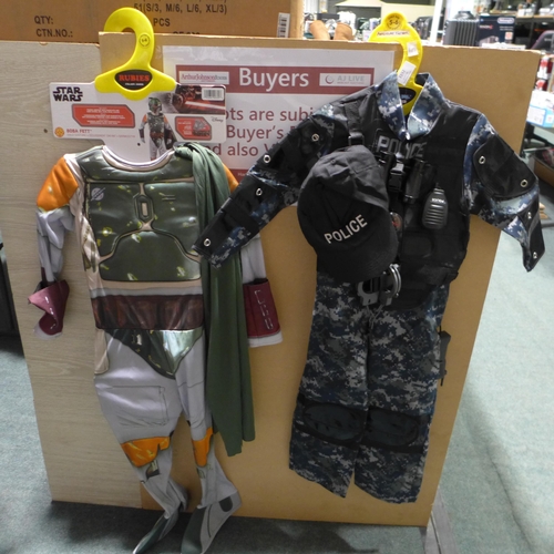 3192 - 2 boys fancy dress costumes (size 5-6 years/Star Wars/Police)