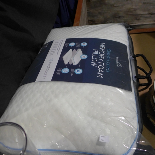 3206 - 2 Snuggledown Climate Control Memory Foam Pillows (283-68,69) * This lot is subject to VAT