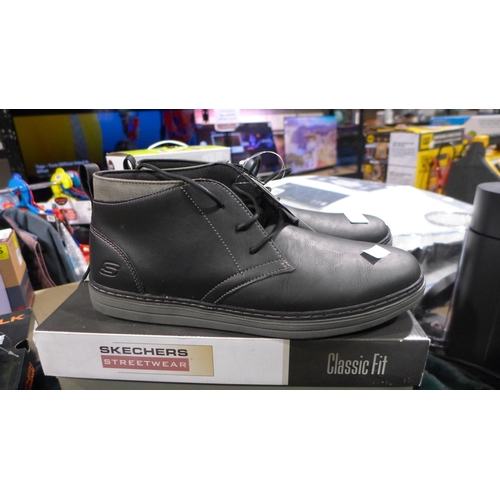 3209 - Pair of black Sketchers ankle boots (size 12)