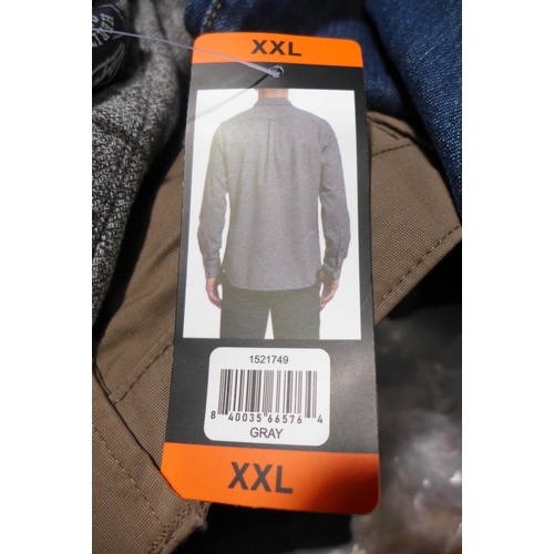 3219 - Box of mixed sized mens mixed clothing