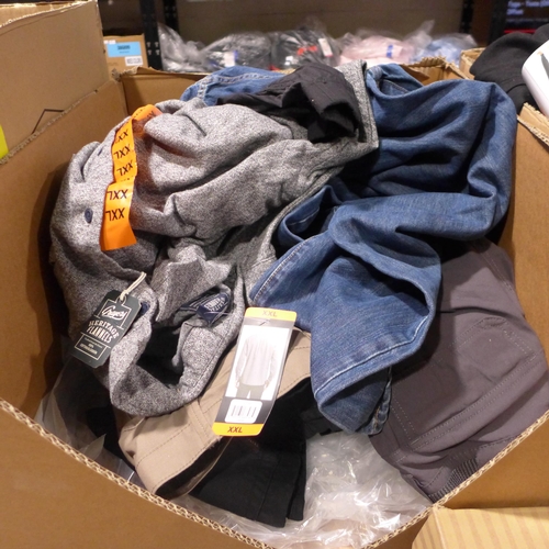 3219 - Box of mixed sized mens mixed clothing