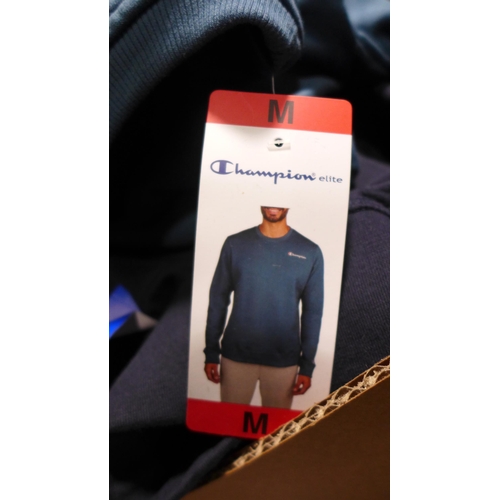 3221 - Box of mixed sized navy mens Champion clothing