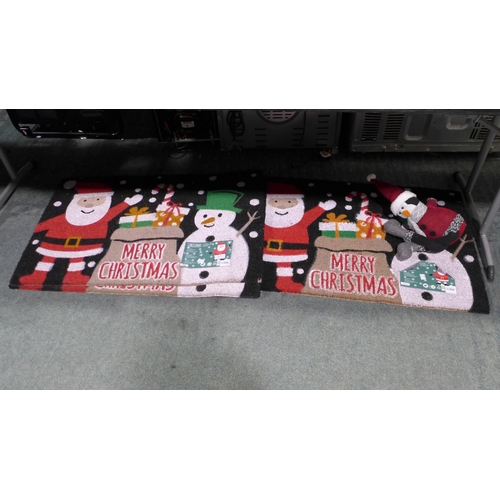 3231 - 3x Christmas Mats And Christmas Door Stop (283-251) * This lot is subject to VAT