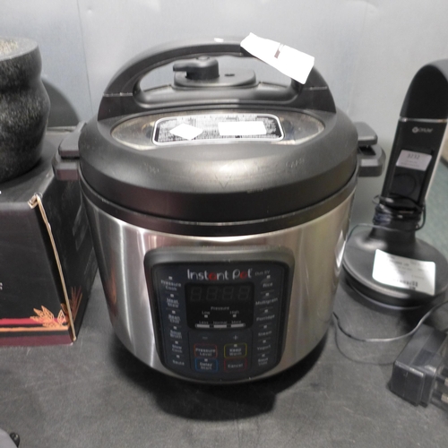 3233 - Instant Pot Duo 9 In 1 Cooker   (283-62) * This lot is subject to VAT