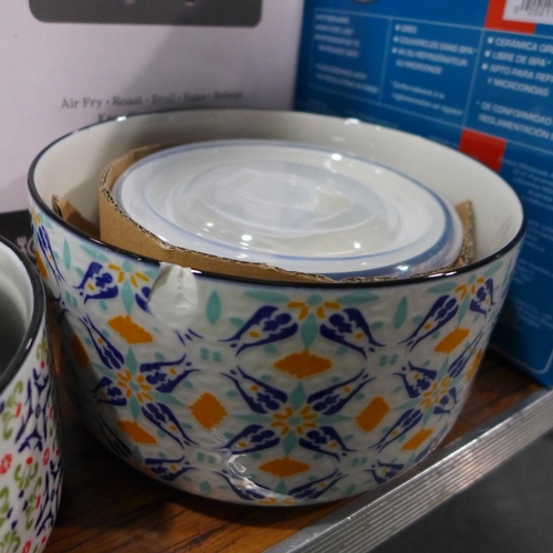 3278 - Assorted Bowls with Lids (283-406) * This lot is subject to VAT