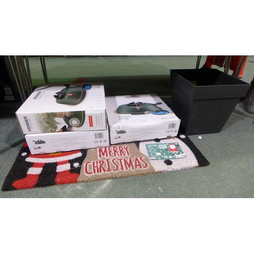 3280 - 3x Christmas Tree Stand, Christmas Mat 60 X 90 cm and Symphony Planter (33cm)  (283-380,388,395) * T... 