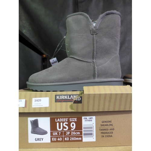 3409 - Pair of grey Shearling boots (size 7)