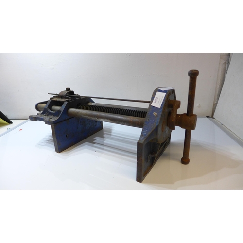 2002 - Record 521/2 E joiners bench vice with quick release, and Record Marples RM2075 revolving/reverse ta... 