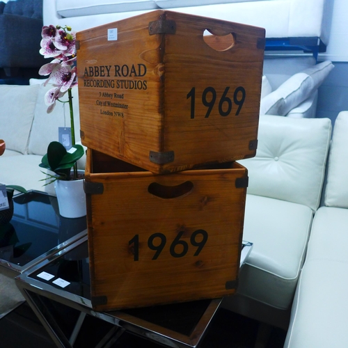 1367 - A set of wooden Abbey Road LP record storage boxes (FL3326)