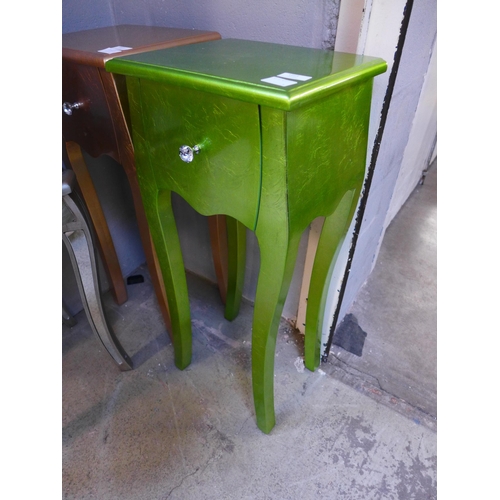 1664 - A single drawer lamp table