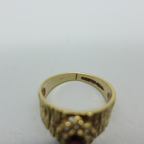 1090 - A 9ct gold ring with bark effect design and garnet cluster,  makers mark S&Co, shank split, 4.8g, P