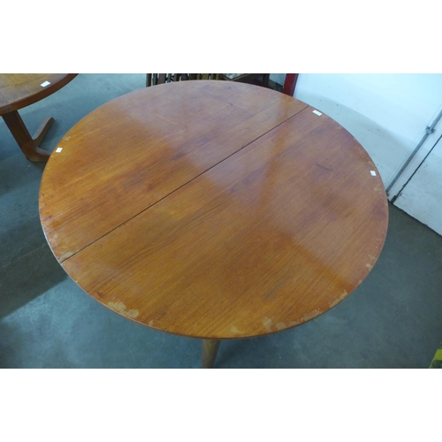 20 - A teak circular extending dining table