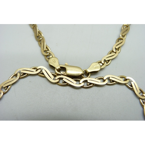 1067 - A 9ct gold chain, 17.4g