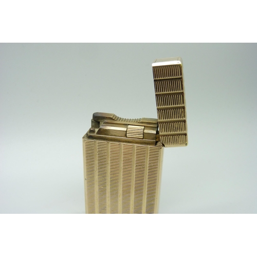 1086 - A Dupont gold plated cigarette lighter