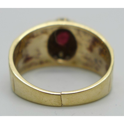 1090 - A 9ct gold ring with bark effect design and garnet cluster,  makers mark S&Co, shank split, 4.8g, P