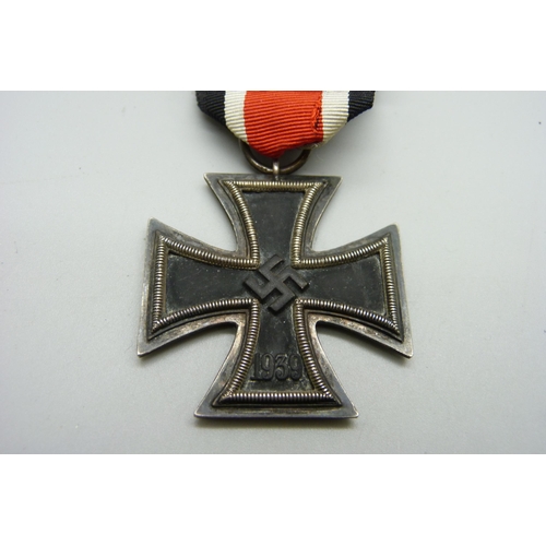 1104 - A German 1939 Iron Cross