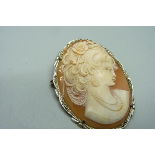 1105 - Four silver mounted cameo brooches