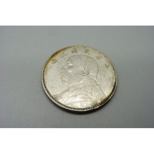 1122 - A 1912 Chinese silver coin, 26.8g