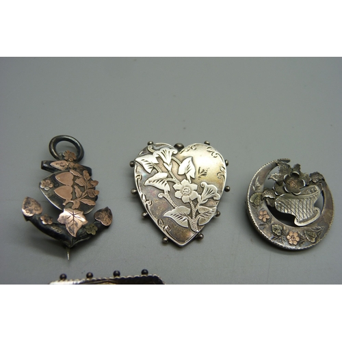 1135 - Seven Victorian silver brooches, 25g