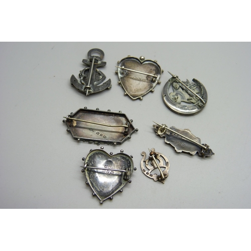 1135 - Seven Victorian silver brooches, 25g