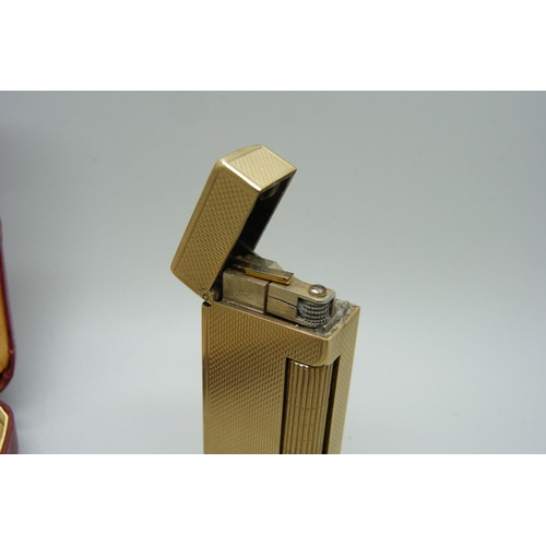 1146 - A 9ct gold Dunhill lighter, with case