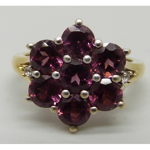 1182 - A silver gilt and garnet cluster ring, L