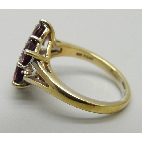 1182 - A silver gilt and garnet cluster ring, L