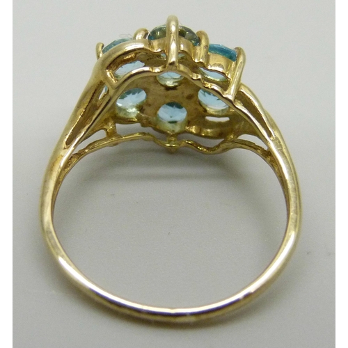 1186 - A 9ct gold and blue stone cluster ring, 2.6g, N