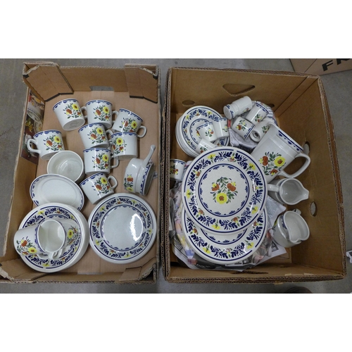 1239 - Wedgwood Breton tea and dinnerware **PLEASE NOTE THIS LOT IS NOT ELIGIBLE FOR POSTING AND PACKING**