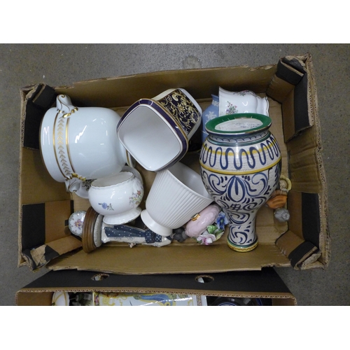 1242 - Assorted items; vases, decorative items, etc. **PLEASE NOTE THIS LOT IS NOT ELIGIBLE FOR POSTING AND... 