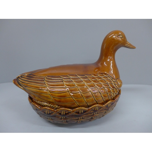 602 - A Portmeirion egg holder in the form of a duck