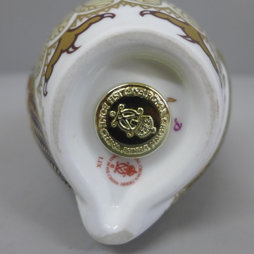 642 - A Royal Crown Derby owl paperweight with gold stopper