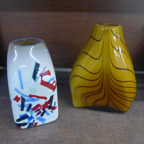 680 - Three items of studio glass