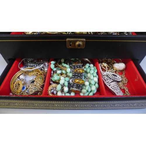 692 - A jewellery box and costume jewellery