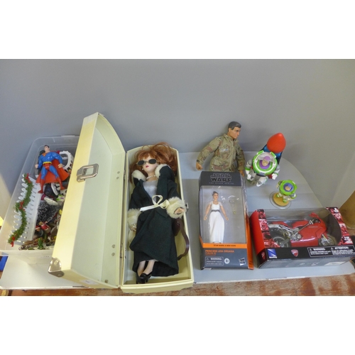 740 - Assorted toys including G.I. Joe and two large Pendelfin ornaments; Caravan and Cottage