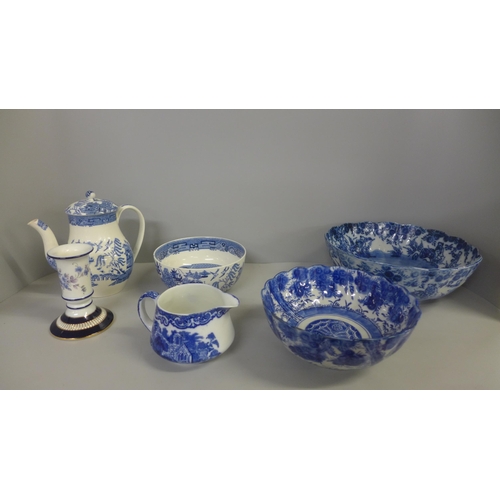 798 - Large and medium oriental pattern blue and white bowls, a Wedgwood blue and white Willow pattern cof... 