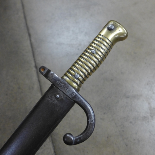 817 - A French bayonet and scabbard