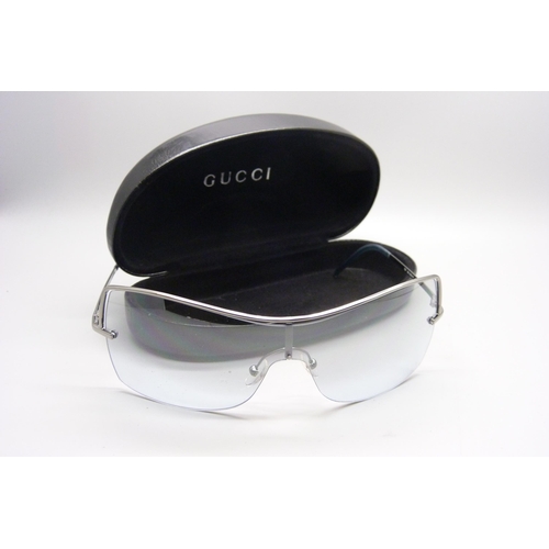 838 - A pair of Gucci sunglasses