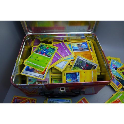 839 - 530 Pokemon cards with 30 holos, various sets, Crown Zenith, Celebrations and Astral Radiance