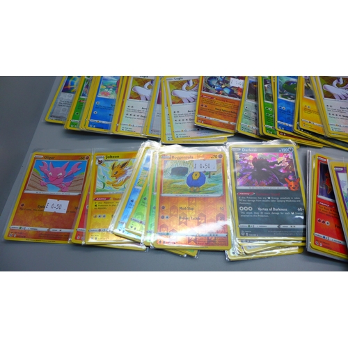 850 - 100 Holo and reverse holo Pokemon cards