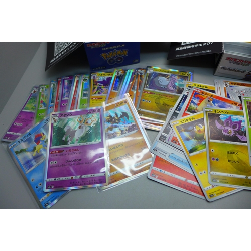 854 - 320 Japanese Pokemon cards including 20 holos in Japanese boxes