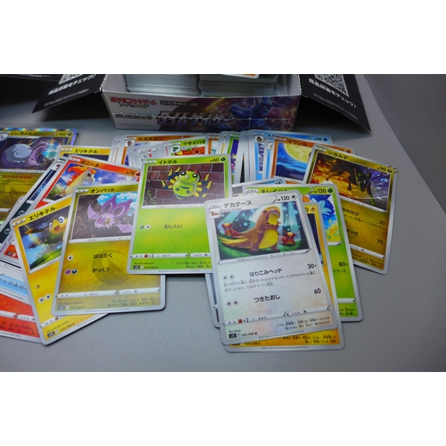 854 - 320 Japanese Pokemon cards including 20 holos in Japanese boxes