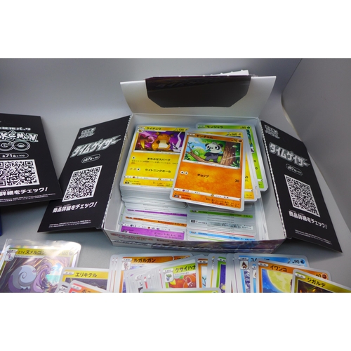 854 - 320 Japanese Pokemon cards including 20 holos in Japanese boxes