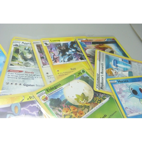 865 - Thirty holo/reverse holo and 300 common/uncommon/rare Pokemon cards in tin