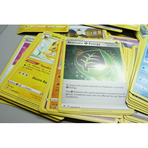 865 - Thirty holo/reverse holo and 300 common/uncommon/rare Pokemon cards in tin